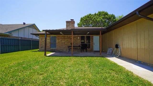 7113 Ridgeview Drive, Rowlett, TX 75089
