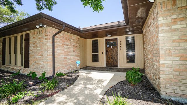7113 Ridgeview Drive, Rowlett, TX 75089