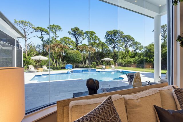 8245 SE Country Estates Way, Jupiter, FL 33458