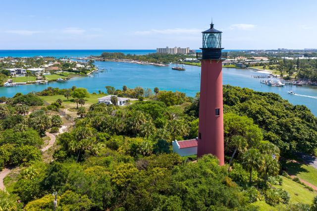 8245 SE Country Estates Way, Jupiter, FL 33458