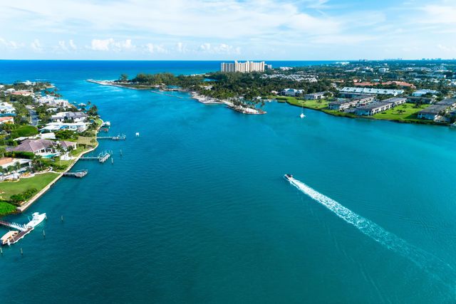 8245 SE Country Estates Way, Jupiter, FL 33458