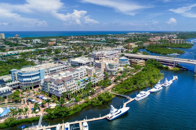 8245 SE Country Estates Way, Jupiter, FL 33458