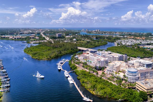 8245 SE Country Estates Way, Jupiter, FL 33458