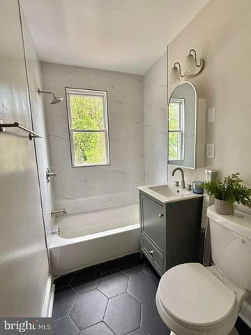 458 BURNS ST SE, Washington, DC 20019