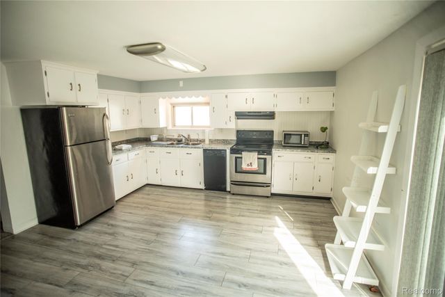 131 E Washington Street, Dimondale Village, MI 48821