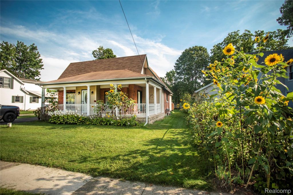 131 E Washington Street, Dimondale Village, MI 48821