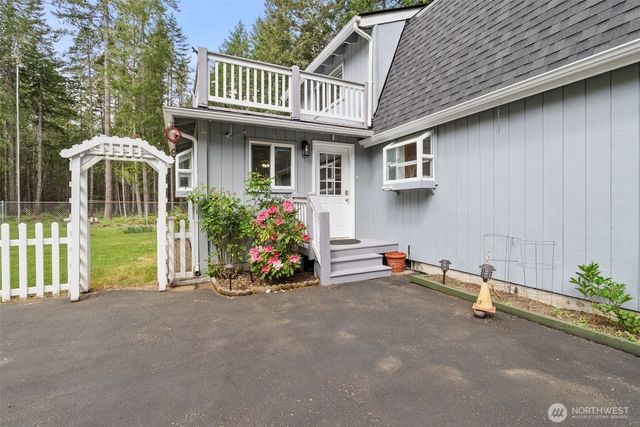 261 N Olympic Way, Hoodsport, WA 98548