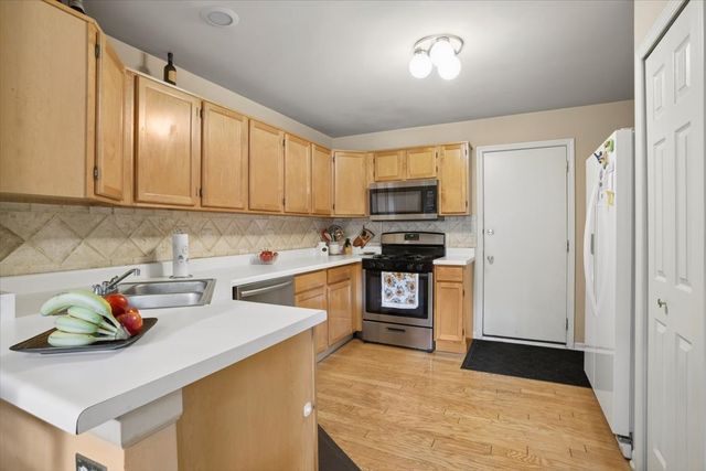174 Merriford Lane 174, Roselle, IL 60172
