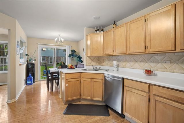174 Merriford Lane 174, Roselle, IL 60172