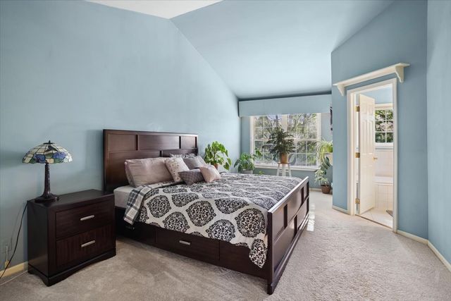 174 Merriford Lane 174, Roselle, IL 60172