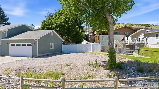 2000 SE Sandy Lane, Pocatello, ID 83204