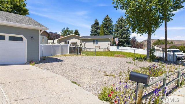 2000 SE Sandy Lane, Pocatello, ID 83204