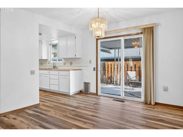 16540 Sw KING CHARLES Ave, Portland, OR 97224