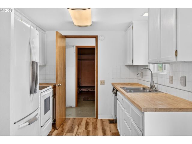 16540 Sw KING CHARLES Ave, Portland, OR 97224