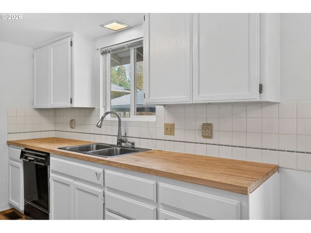 16540 Sw KING CHARLES Ave, Portland, OR 97224