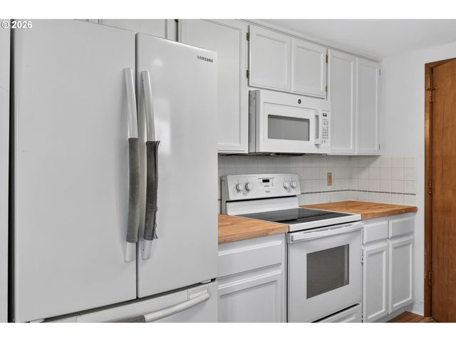 16540 Sw KING CHARLES Ave, Portland, OR 97224