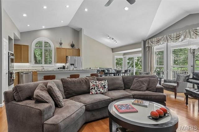 621 Stonebrook Court, Chesterfield, MO 63005