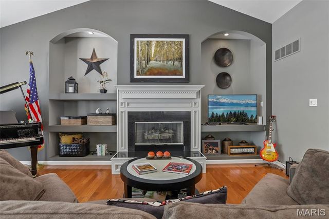 621 Stonebrook Court, Chesterfield, MO 63005