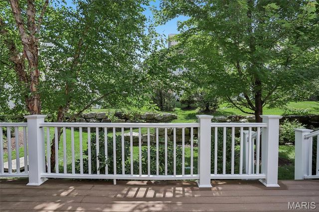 621 Stonebrook Court, Chesterfield, MO 63005