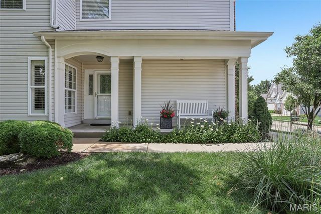 621 Stonebrook Court, Chesterfield, MO 63005