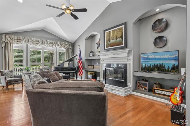 621 Stonebrook Court, Chesterfield, MO 63005