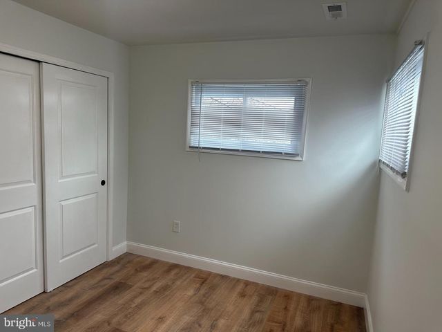 18 NESTINGROCK LN, Levittown, PA 19054