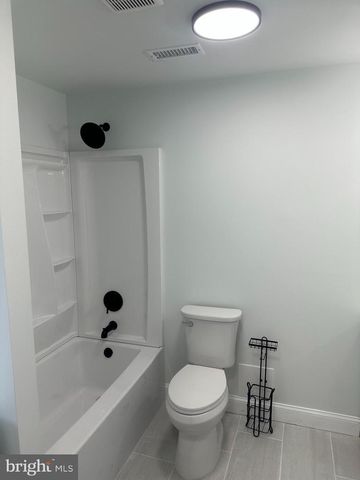 18 NESTINGROCK LN, Levittown, PA 19054