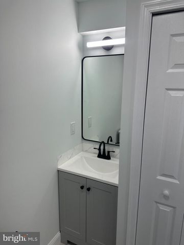 18 NESTINGROCK LN, Levittown, PA 19054