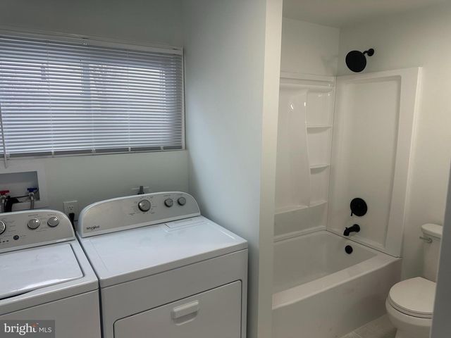 18 NESTINGROCK LN, Levittown, PA 19054