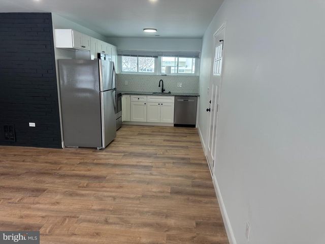 18 NESTINGROCK LN, Levittown, PA 19054