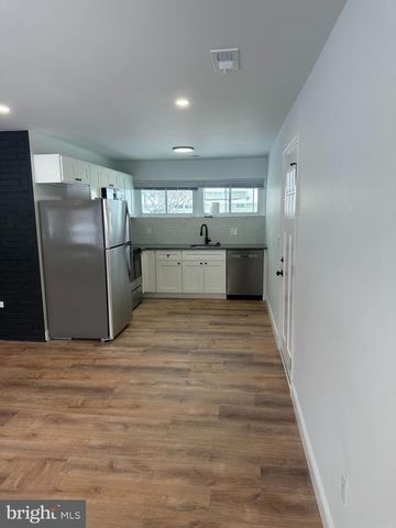18 NESTINGROCK LN, Levittown, PA 19054