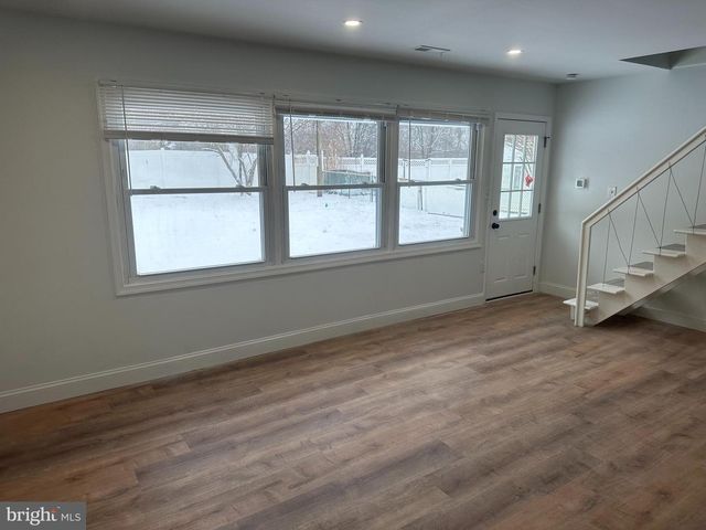 18 NESTINGROCK LN, Levittown, PA 19054
