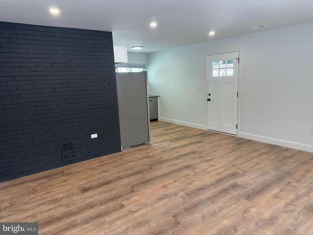 18 NESTINGROCK LN, Levittown, PA 19054