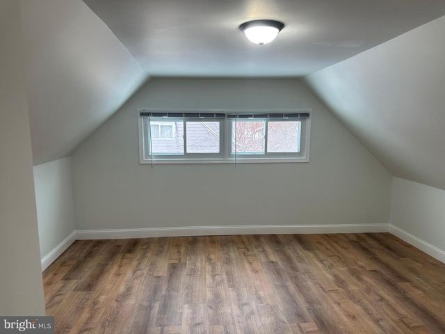 18 NESTINGROCK LN, Levittown, PA 19054