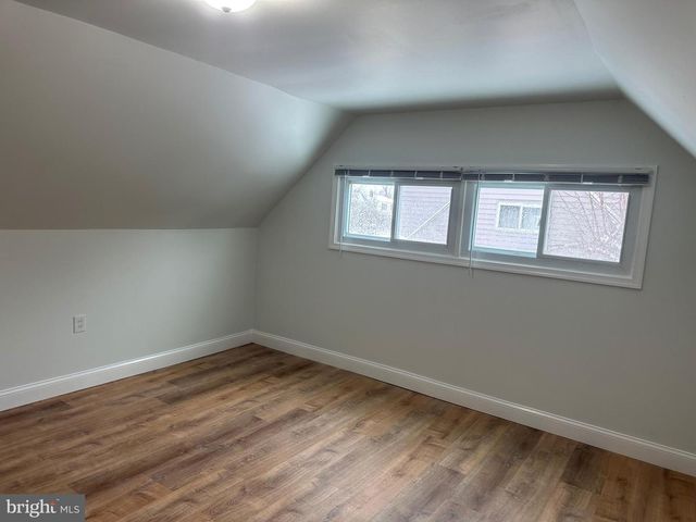 18 NESTINGROCK LN, Levittown, PA 19054