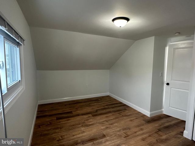 18 NESTINGROCK LN, Levittown, PA 19054