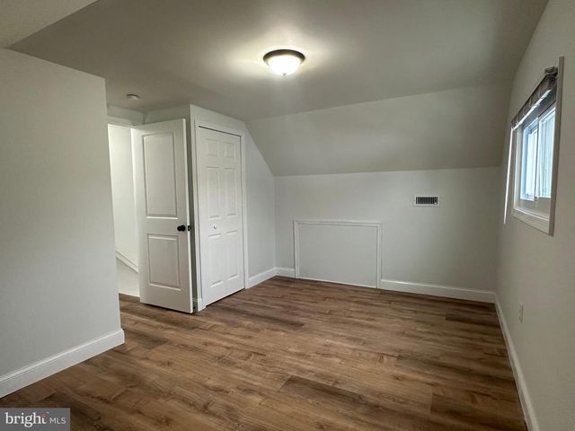 18 NESTINGROCK LN, Levittown, PA 19054