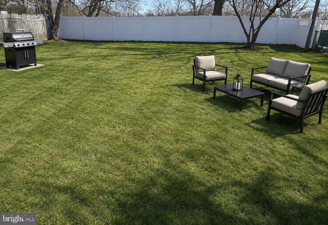18 NESTINGROCK LN, Levittown, PA 19054