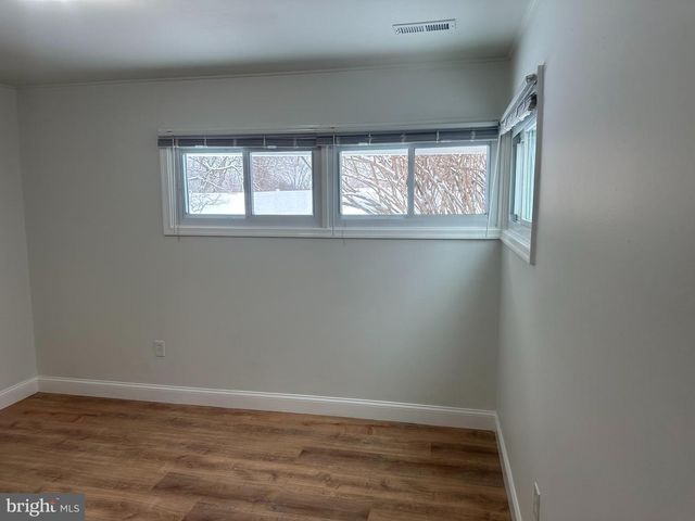 18 NESTINGROCK LN, Levittown, PA 19054