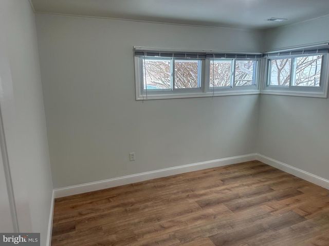 18 NESTINGROCK LN, Levittown, PA 19054