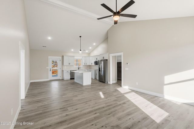 40 Betty Boyd Ln, Brandenburg, KY 40108