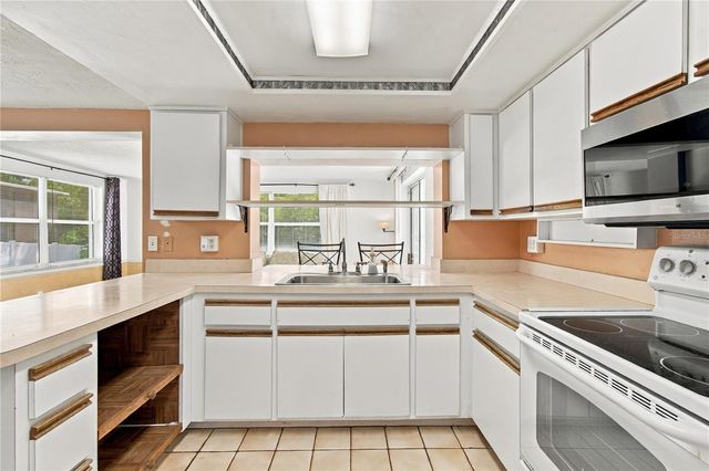 1110 E BOYER STREET, Tarpon Springs, FL 34689