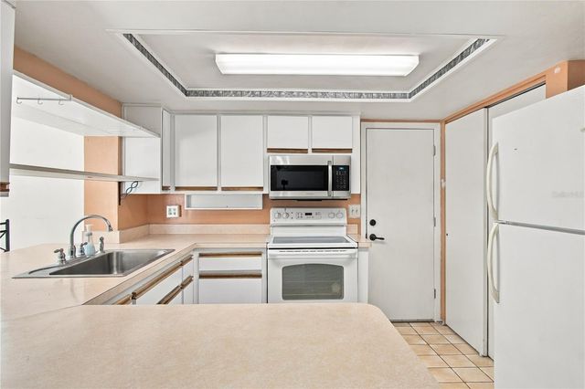 1110 E BOYER STREET, Tarpon Springs, FL 34689