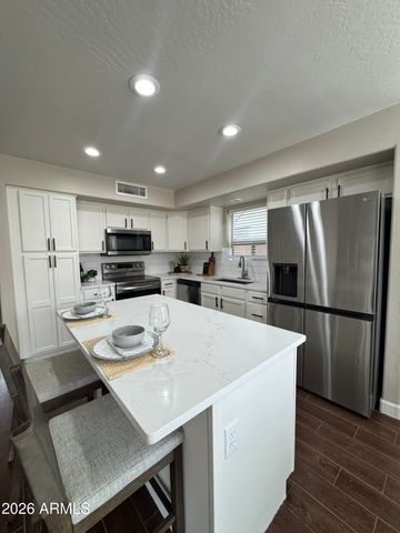 5545 W JONES Avenue, Phoenix, AZ 85043