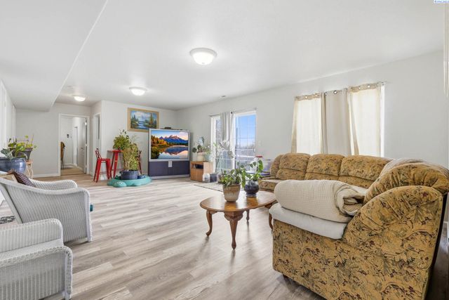 5000 Milky Way, West Richland, WA 99353