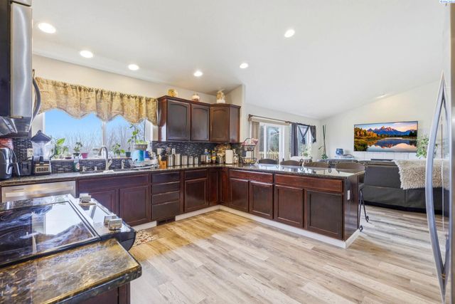 5000 Milky Way, West Richland, WA 99353