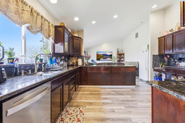 5000 Milky Way, West Richland, WA 99353