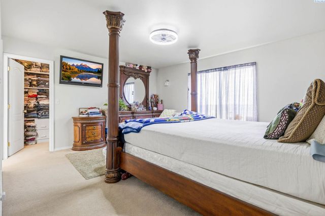 5000 Milky Way, West Richland, WA 99353