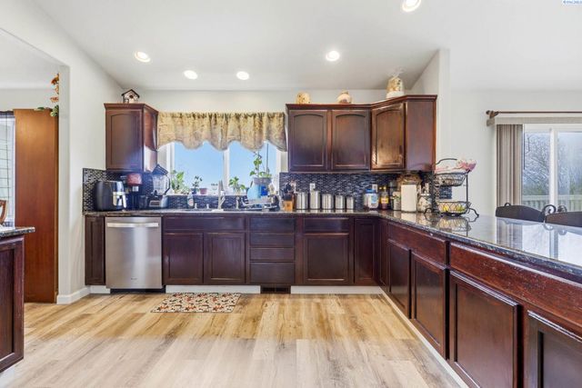 5000 Milky Way, West Richland, WA 99353