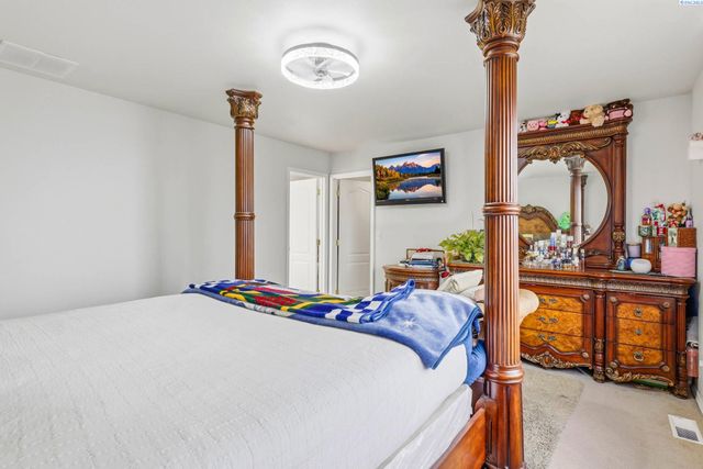 5000 Milky Way, West Richland, WA 99353